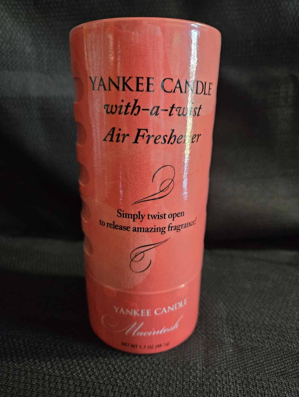 Yankee Candle Macintosh With-a-Twist Air Freshener NWT